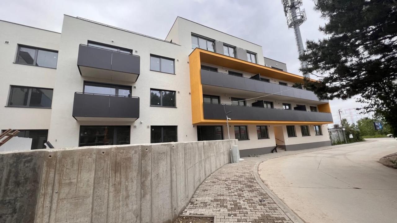 Air-Conditioned 2 Room Apartment, With Terrace, Rovinka 203 Екстер'єр фото