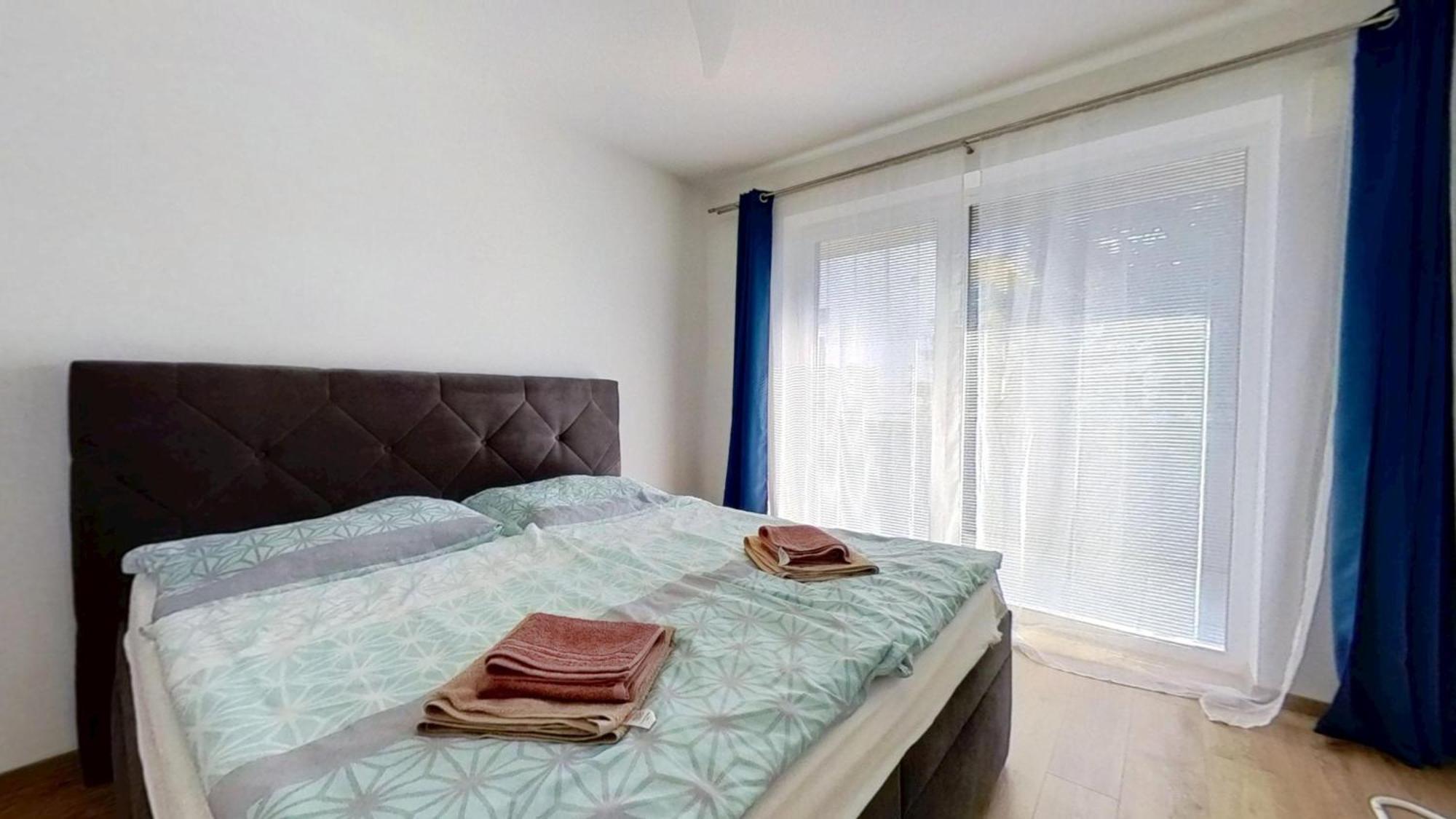 Air-Conditioned 2 Room Apartment, With Terrace, Rovinka 203 Екстер'єр фото