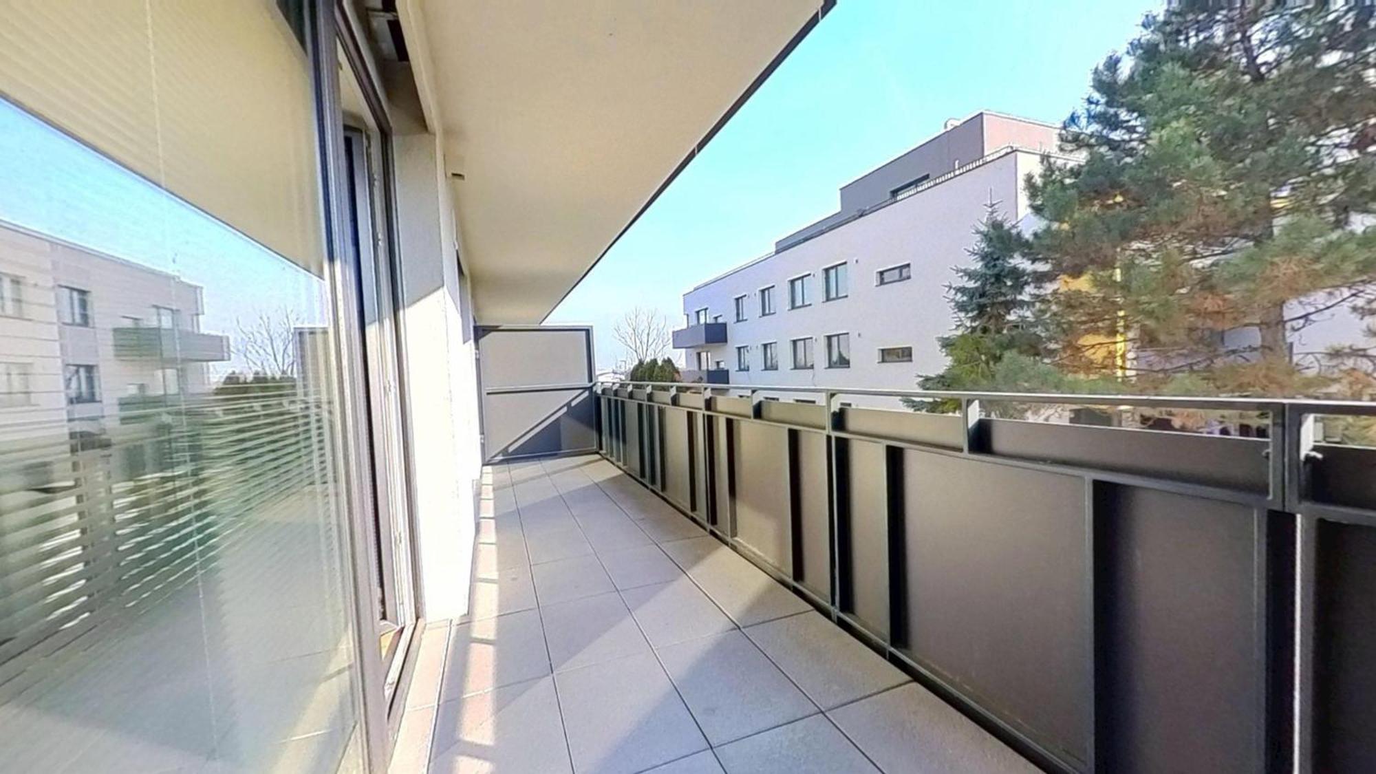 Air-Conditioned 2 Room Apartment, With Terrace, Rovinka 203 Екстер'єр фото