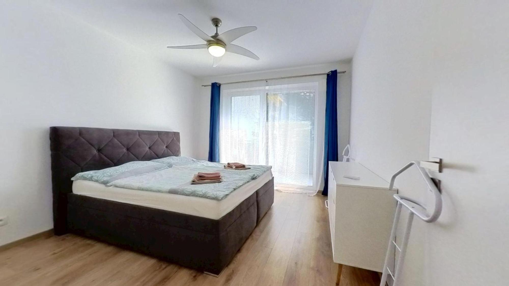 Air-Conditioned 2 Room Apartment, With Terrace, Rovinka 203 Екстер'єр фото